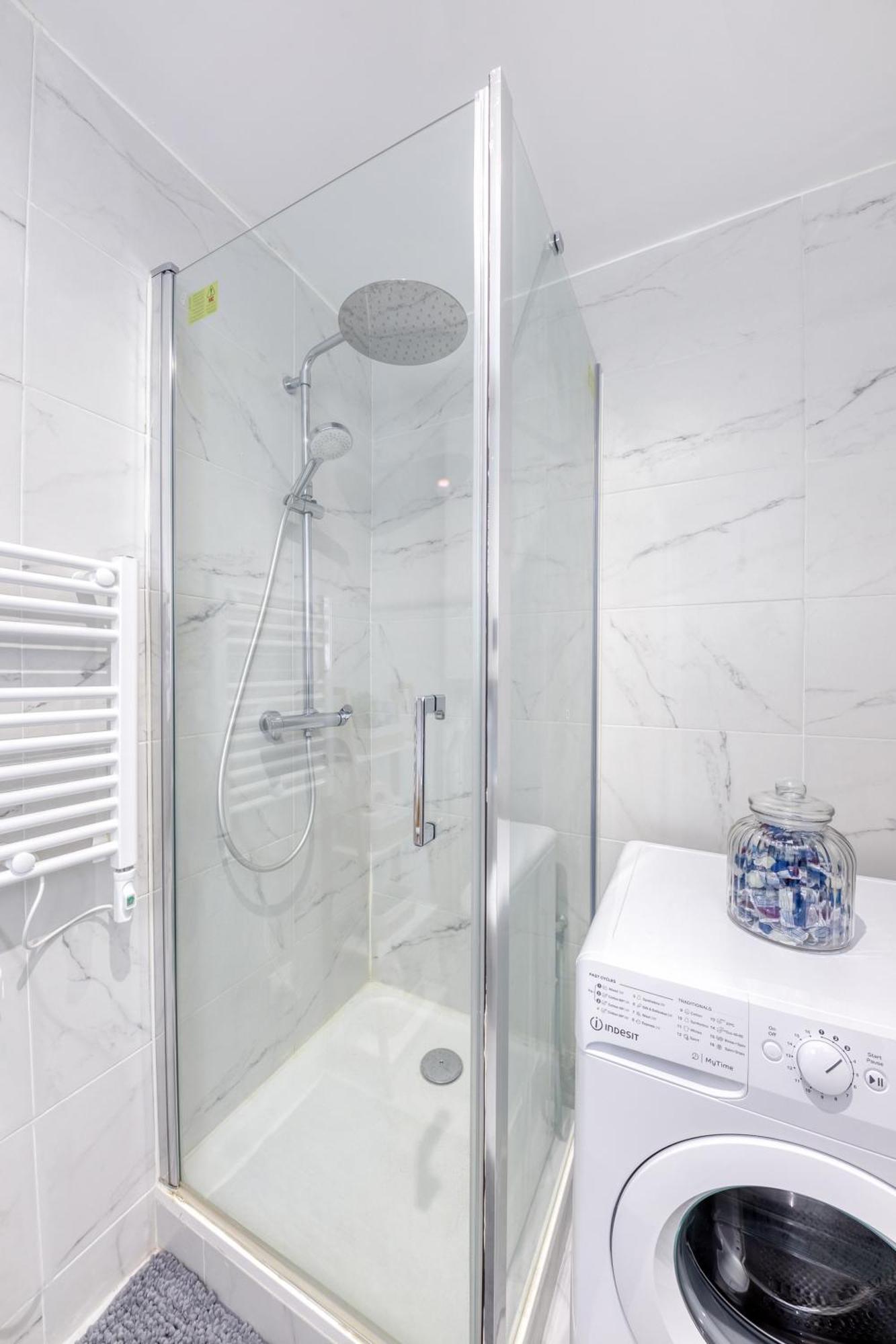 Appartement - 4 Personnes - Parking Prive - Metro 7 - Rer B Ла Курньов Екстериор снимка